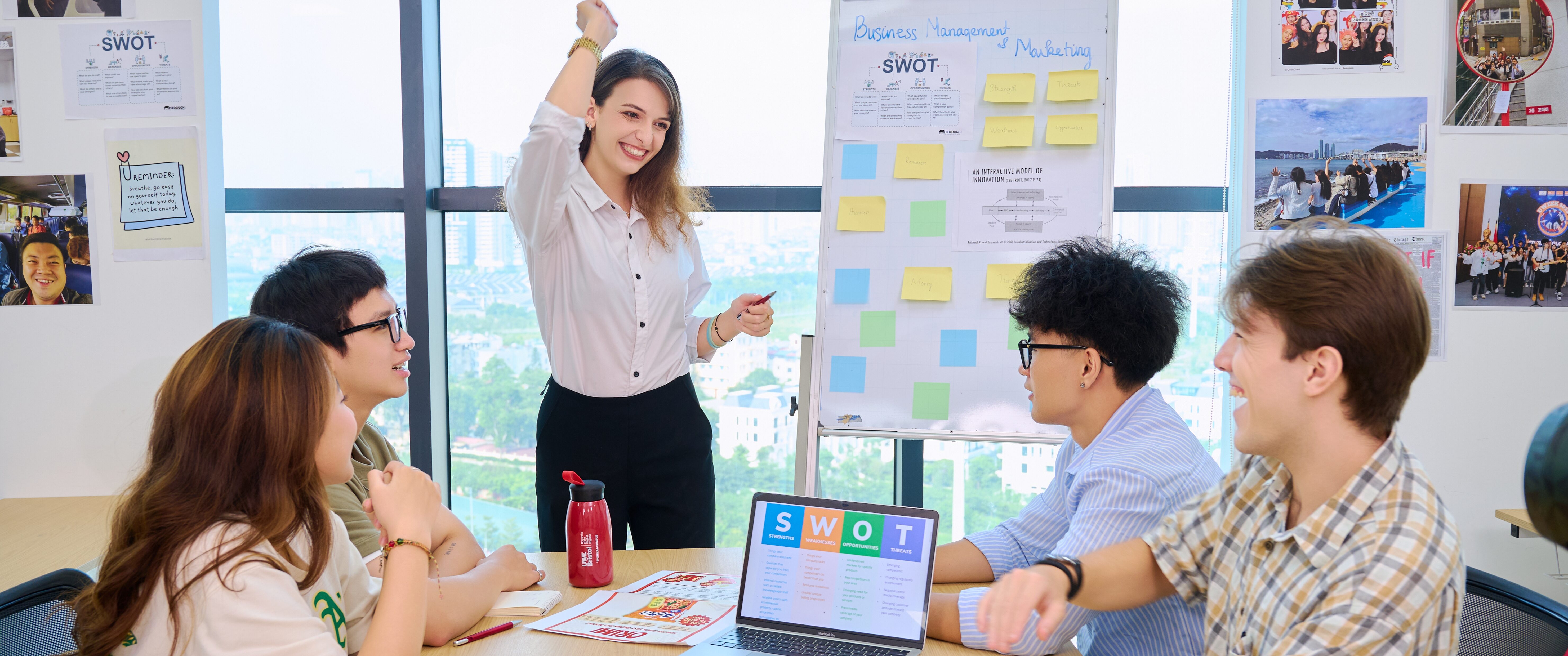 Cử nhân Kinh doanh và Marketing